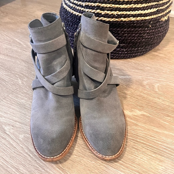 Grey boots with zipper - Picture 5 of 8